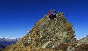 40 In cresta su roccette per vetta Pizzo Scala